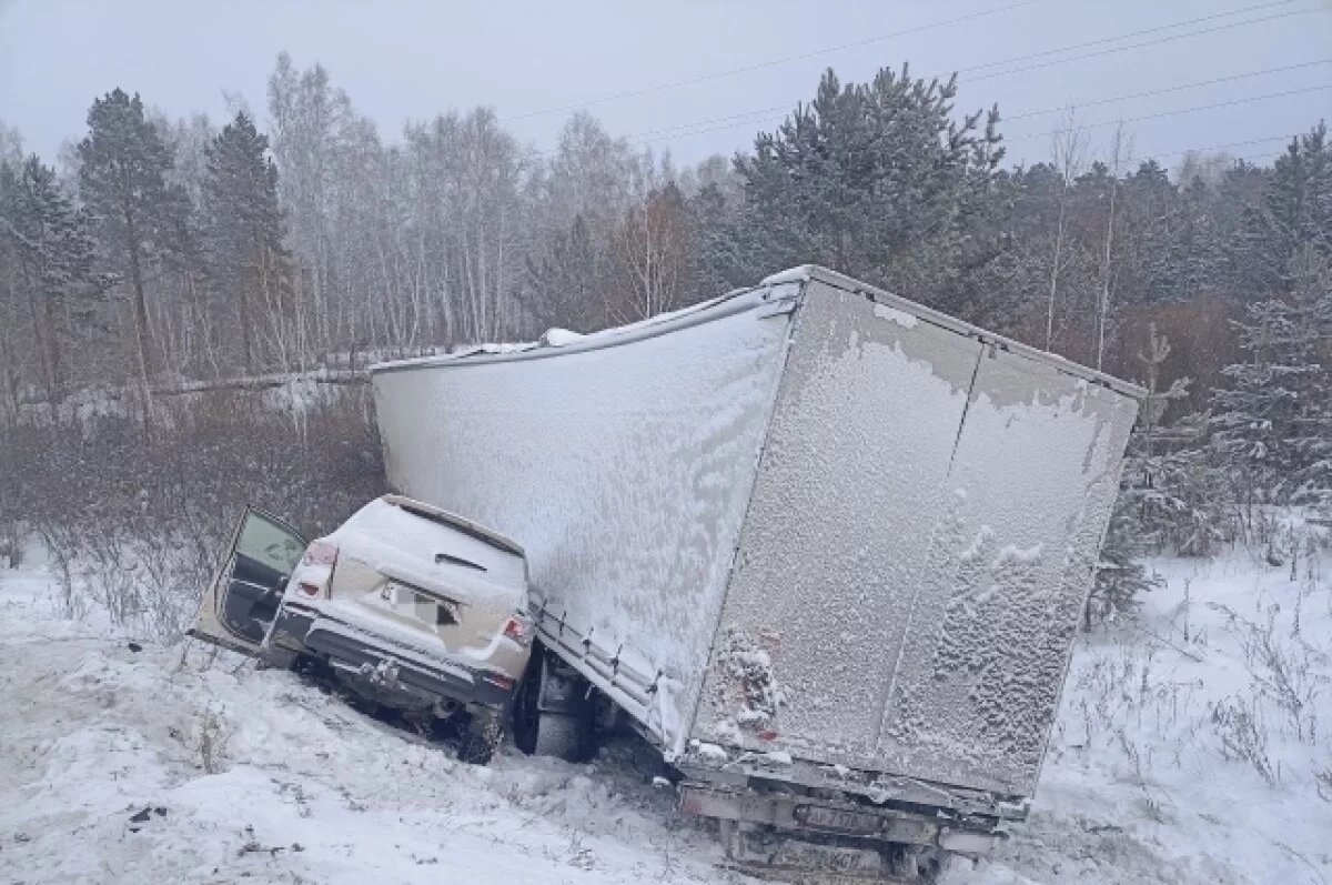    В ДТП на трассе Р-255 «Сибирь» под Усольем погибли три женщины и девочка