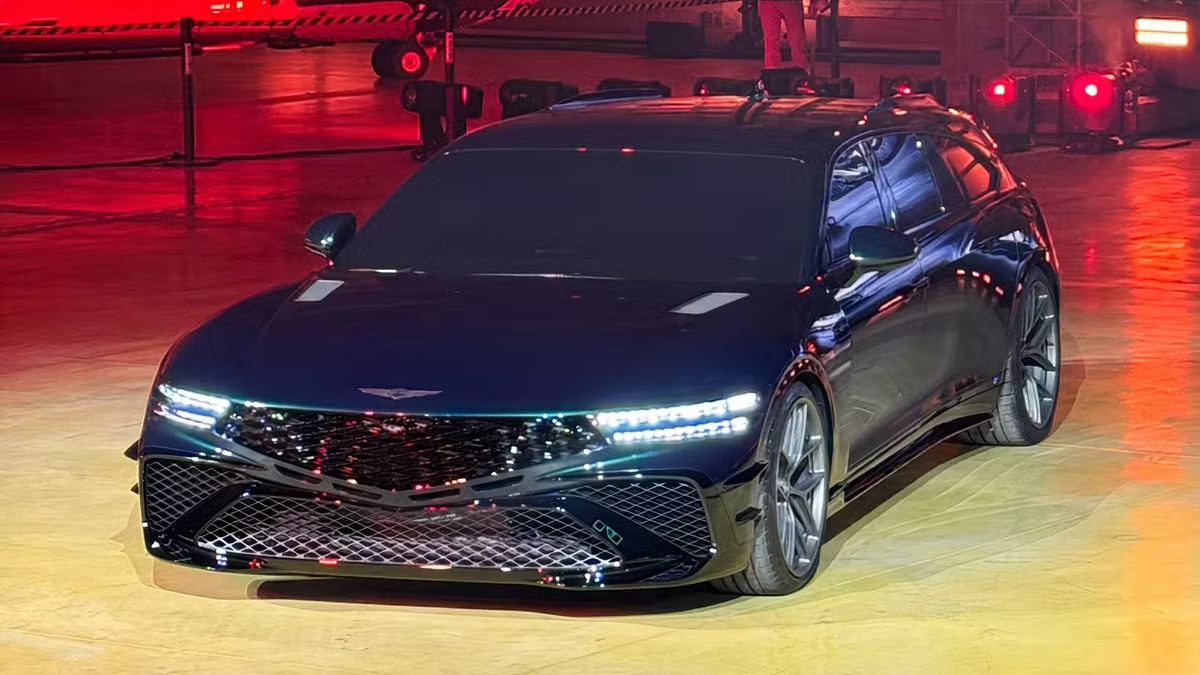 Genesis G90 Wingback Magma