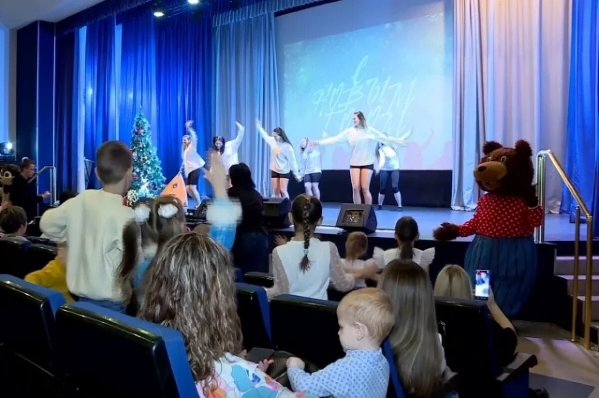    В Оренбурге детям подарили сказку, подарки и веру в волшебство