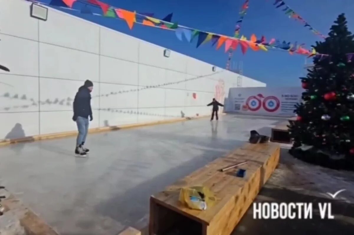    Бесплатный каток на крыше «Дома со льдом» открылся во Владивостоке