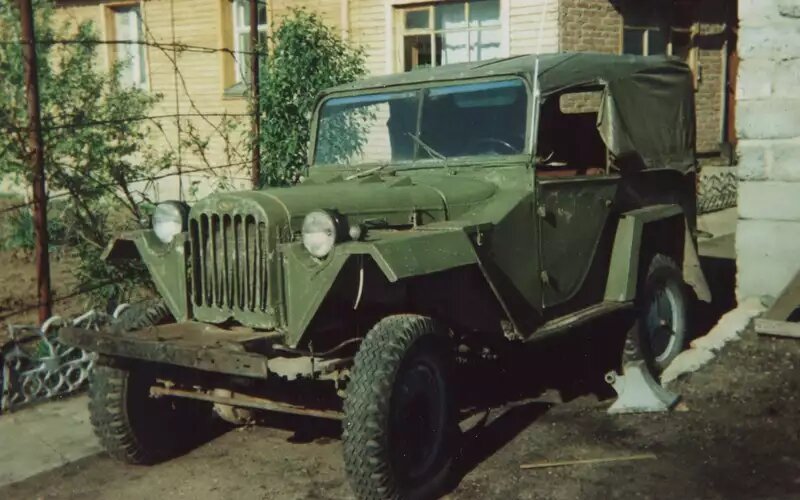    Доработанный (с дверями) ветеран ГАЗ-67Б.