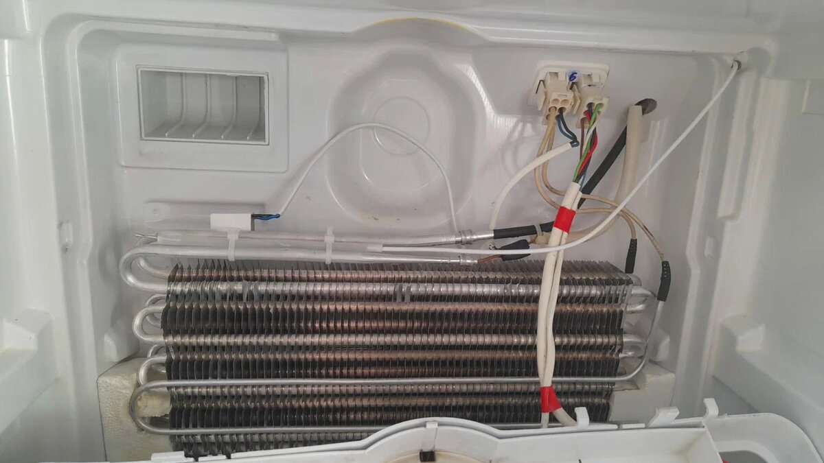 Так выглядит испаритель в холодильниках с системой No Frost
