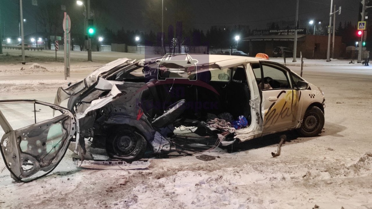     20-летняя девушка попала в больницу после страшной аварии в Красноярке