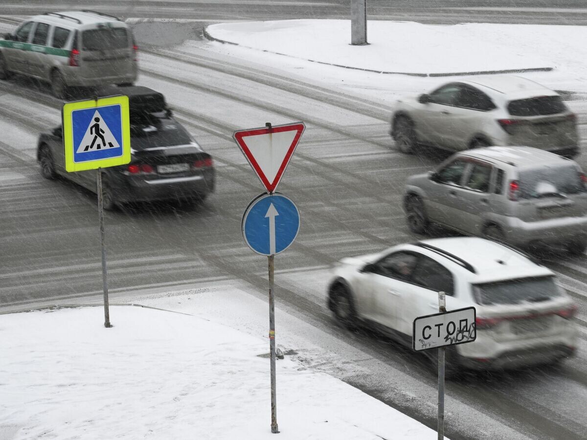    Дорожное движение | © РИА Новости / Александр Кряжев