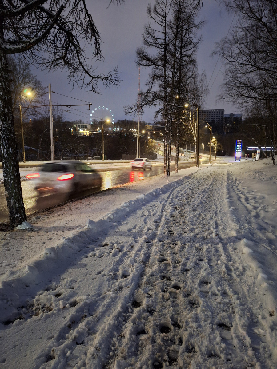 Дорожки утром.