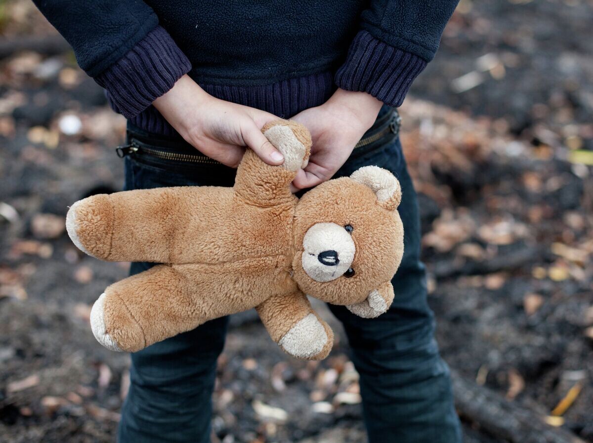    Ребенок с плюшевым медведем | © Fotolia / Roman Bodnarchuk