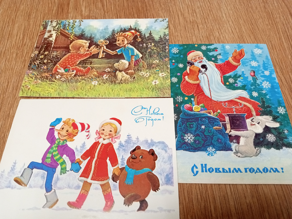 Две новогодние открытки и одна с днём рождения. Нарисованы замечательным художником -В. Зарубиным. Напечатаны 1993, 1984, 1986 г.