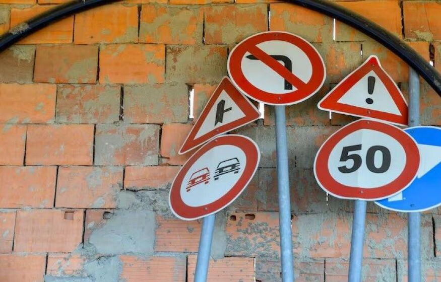    С нового года будем жить по новому. Какие дорожные знаки появятся в России?