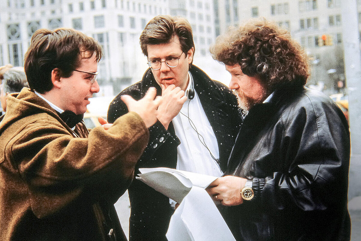    Режиссер Крис Коламбус, сценарист Джон Хьюз и продюсер Ричард Вэйн на съемках фильма «Один дома 2: Затерянный в Нью-Йорке». 1991 г. Legion-Media