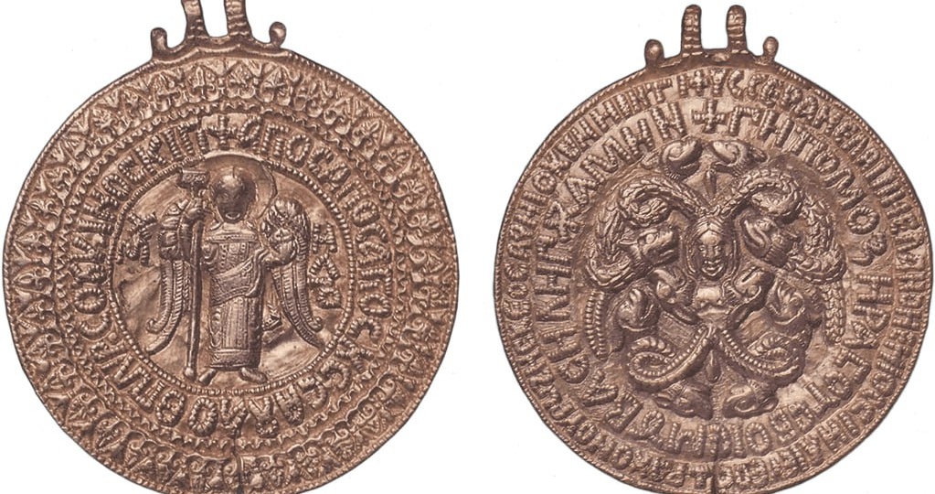 Змеевик Владимира Мономаха: амулет на стыке верований