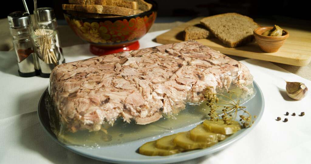 Холодец из свиной рульки. Без желатина. Классический рецепт. Плюс вариант для праздничного стола