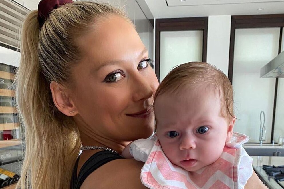     «Мои солнышки»: Анна Курникова впервые показала всех четверых детей от Энрике Иглесиаса