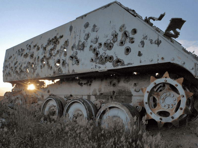 БТР М113, расстреляный на американском полигоне из американской 20-мм пушки.