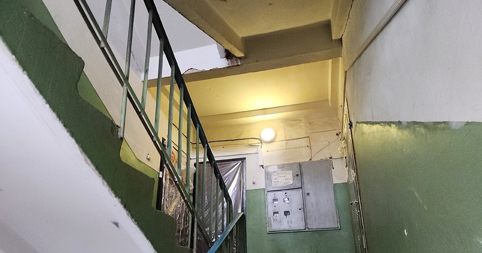 В Хабаровске полиция выясняет обстоятельства порчи имущества в подъезде на улице Карла Маркса