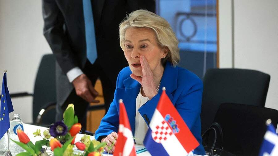    Фото: OLIVIER HOSLET/Pool via REUTERS