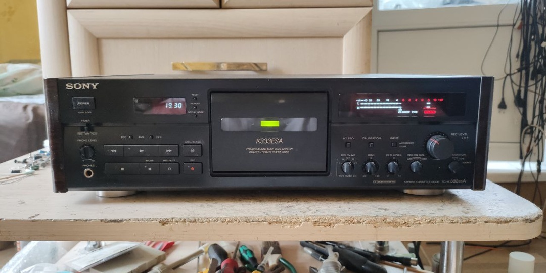 Sony TC-K333ESA.И снова соня или очередной топчик прямиком из Японии.Экземпляр, как это обычно бывает с японскими аппаратами, со следами