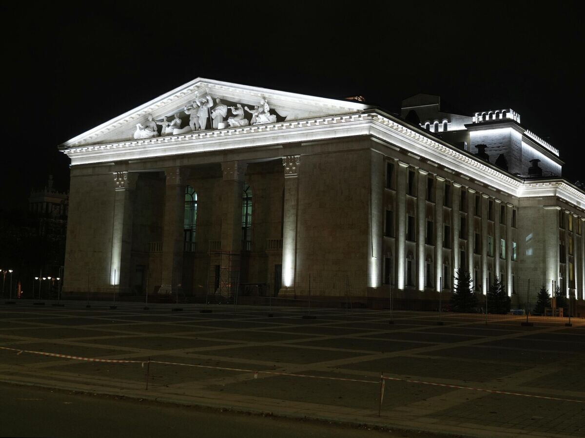    Восстановленное здание драматического театра в Мариуполе | © РИА Новости / Александр Иванов