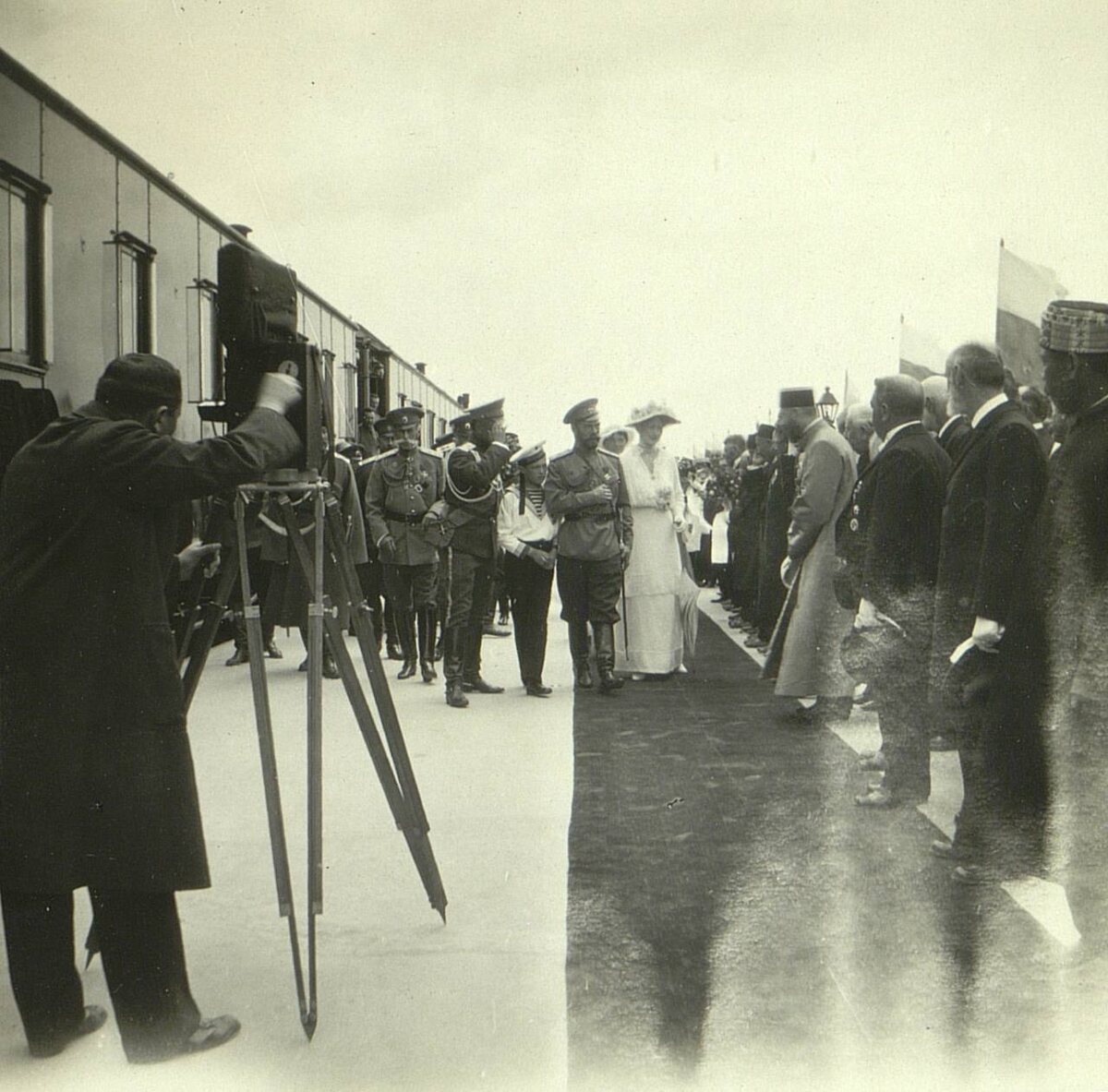 Утром 16 мая 1916 года Имераторский поезд прибыл в Евпаторию из Севастополя. 