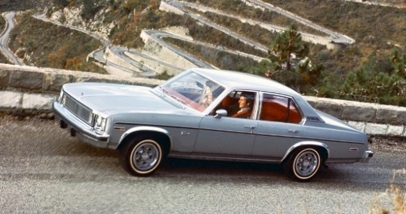 В 1976 году Chevrolet представила роскошную версию компактного автомобиля Nova и переименовала его в Concours, но это название было упразднено всего через год.