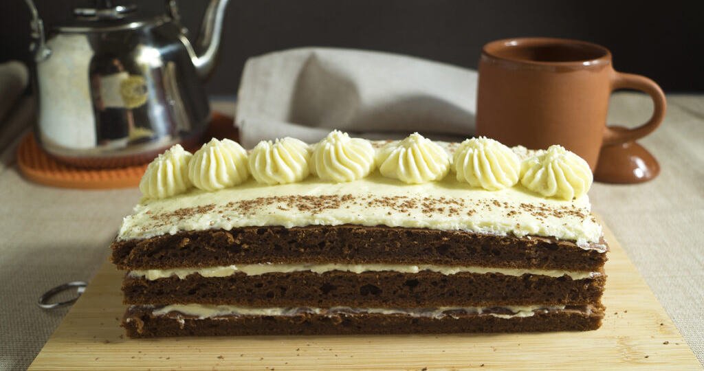 Крем со сгущенкой и маслом для торта. Самый простой и быстрый! Всего 2 ингредиента