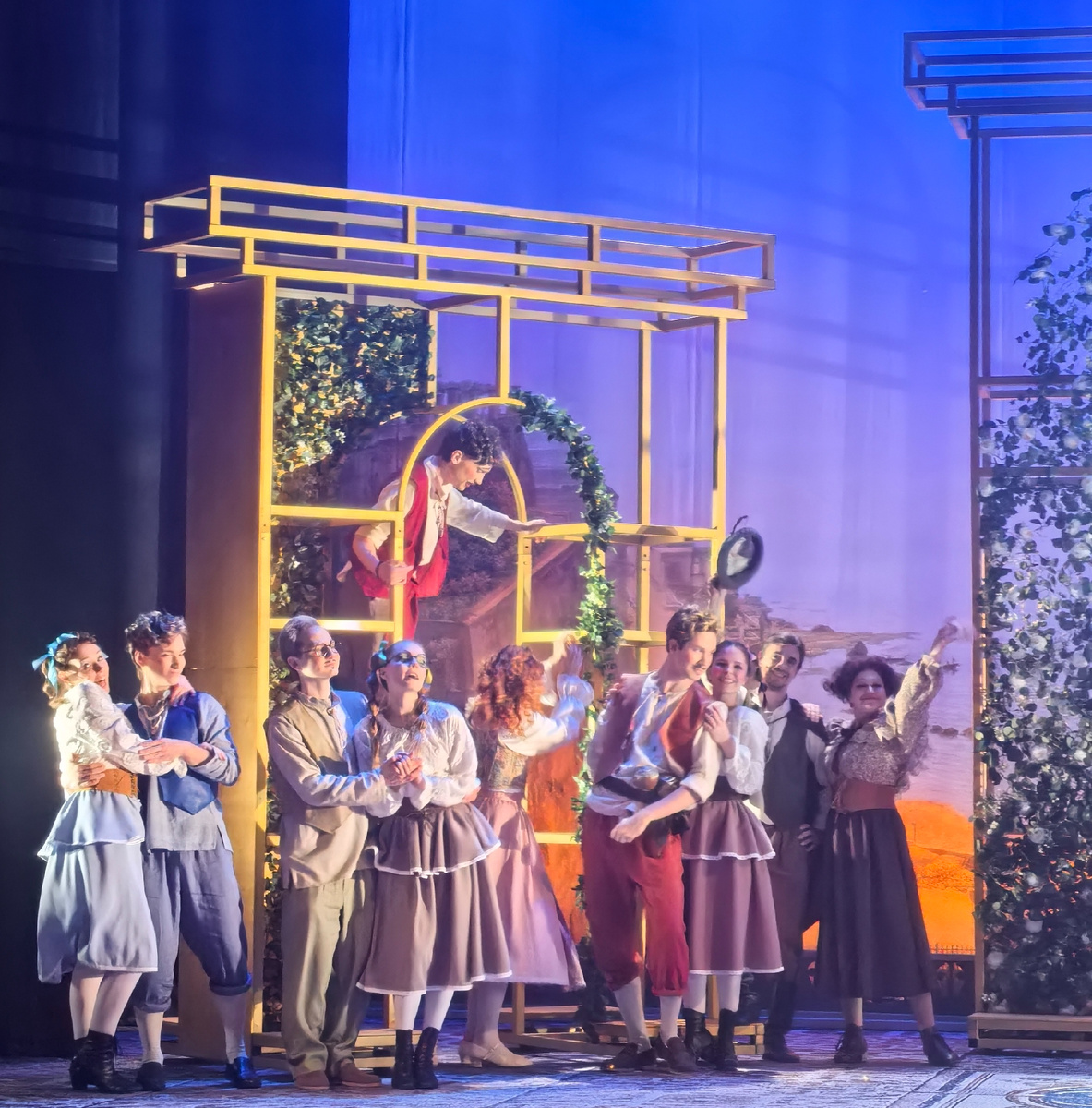 Веселая испанская молодежь