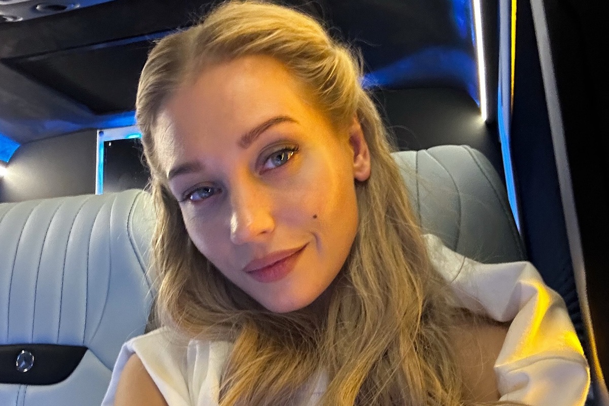     Прилетевшая на Бали с мужчиной Кристина Асмус показала фигуру в бикини