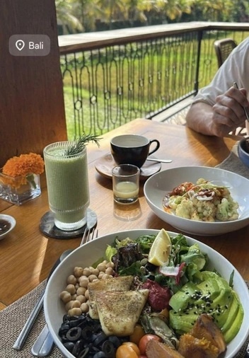    Кристина Асмус на Бали с загадочным мужчинойСоцсети Кристины Асмус