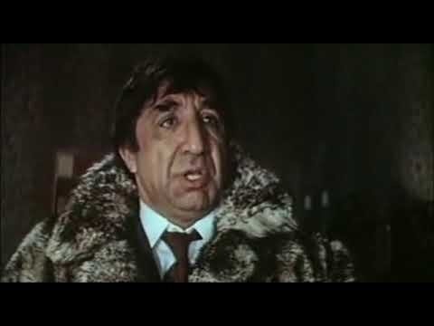 Мкртчян  в фильме Одиноким предоставляется общежитие.