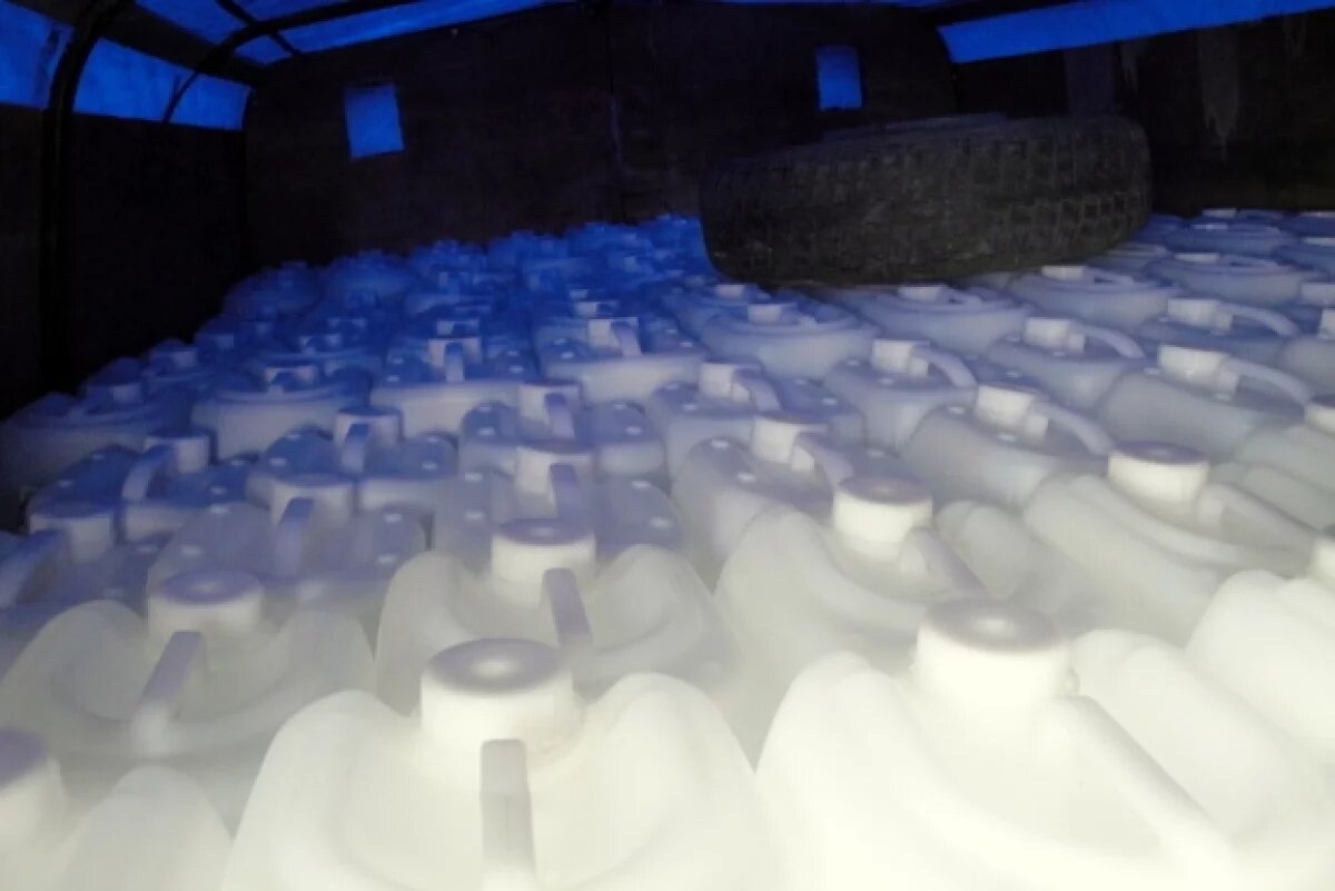    В Колпино изъяли у водителей микроавтобусов 435 литров разбавленного спирта