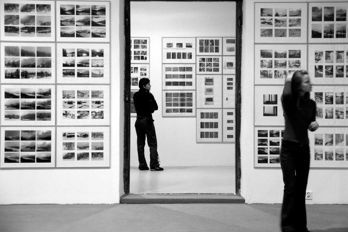 Личность — это цепочка связанных психических состояний (память, намерения, характер). Важно не метафизическое «Я», а непрерывность психологической жизни