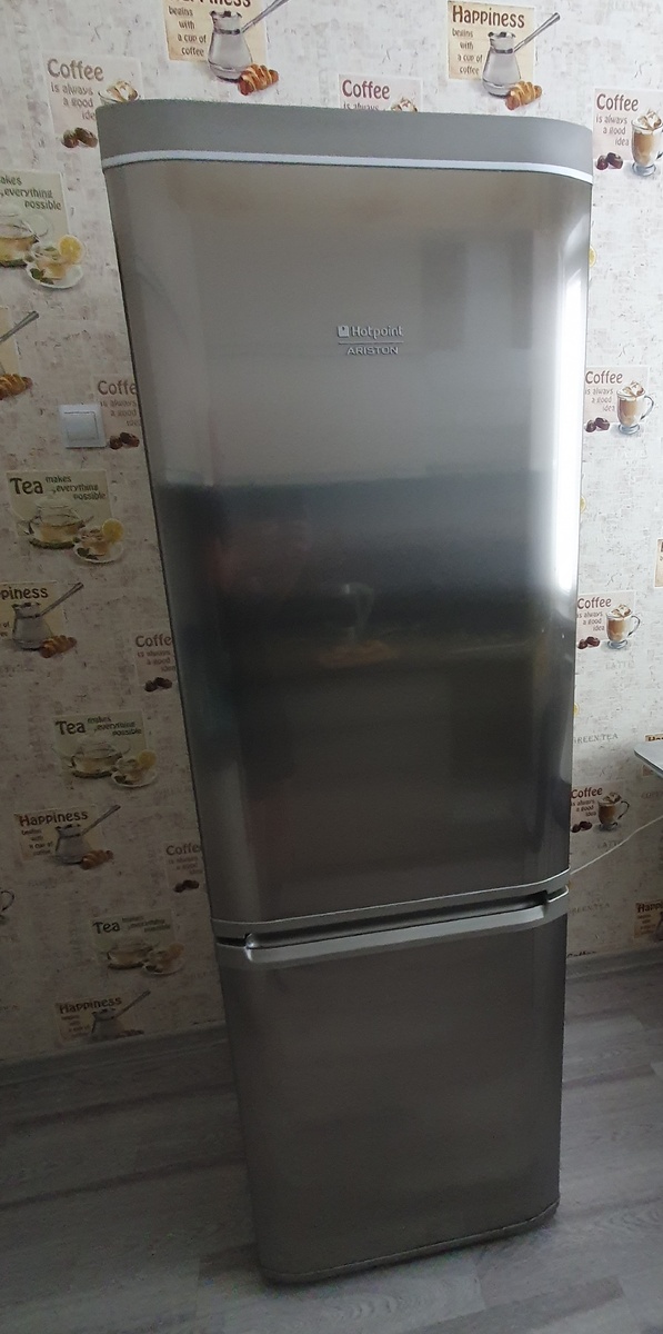 Холодильник автора, купленный в далеком 2009 голу под новый 2010 год.