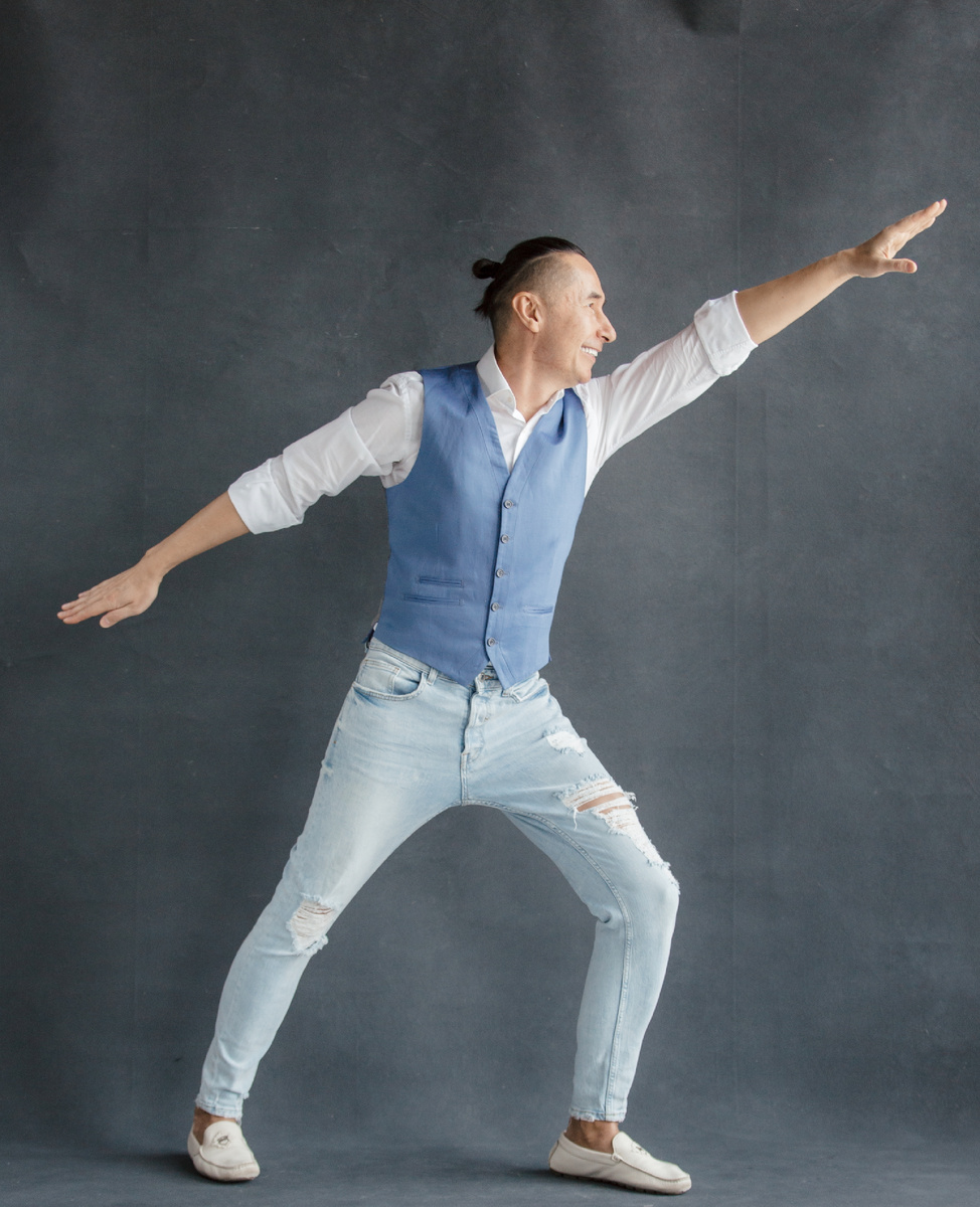 34 года бизнес-практики
Президент API (Ассоциации профессиональных интернет -предпринимателей
Действующий предприниматель
Бизнес-стратег
Эксперт в области наставничества
Помог 452 предпринимателю стать миллионером
Лектор Российского общества «Знание»
Общественный деятель и просветитель в области бизнес-образования
Основатель обучающего сообщества SunTeam International с 1998 года.
лицензии  на осуществление образовательной деятельности  Nº 16-10/5576