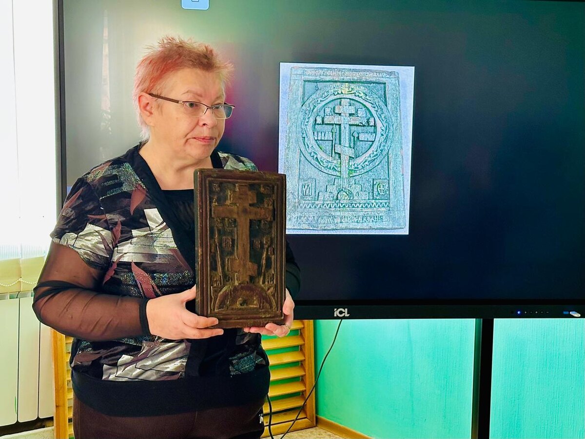 Е.Ю. Кононюк рассказывает о старинной резной иконе конца XVIII века