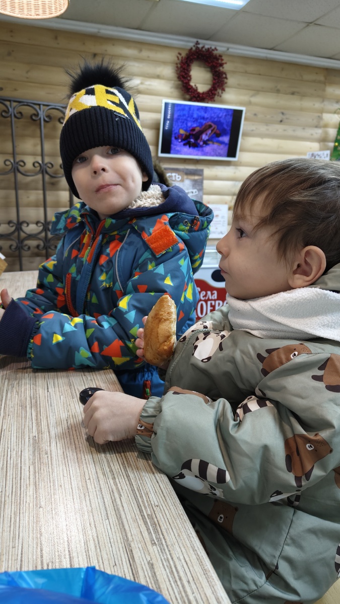 Во время прогулки надо подкрепиться