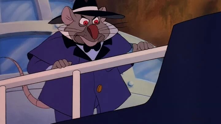 Капоне на игрушечном  корабле 