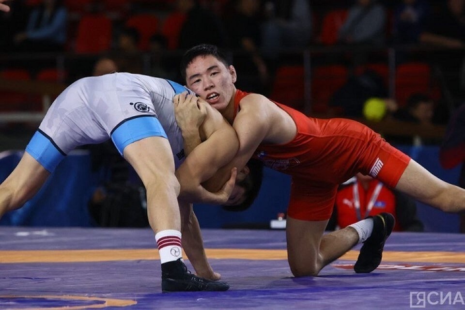    Егор первым выбрался из машины и побежал за помощь. Фото: ЯСИА