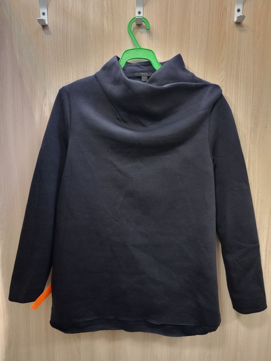 Интересная утепленная толстовка от Cos из вискозы и полиэстера