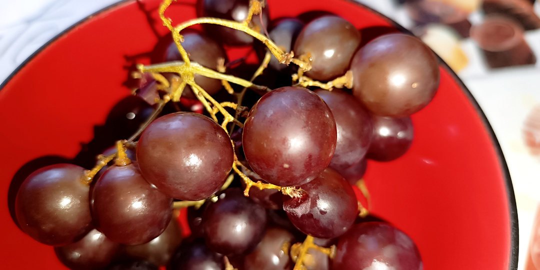 «Янтарные слёзы» в бокале: почему весь мир сходит с ума по виноградным настойкам, а я храню свой секрет к 28 декабрю