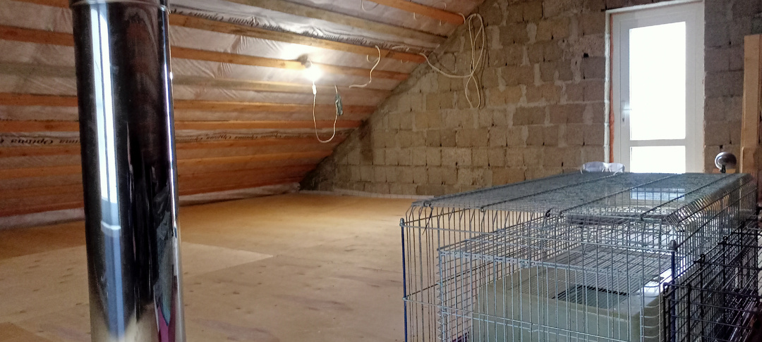 Пол на мансарде доделали. Ура!