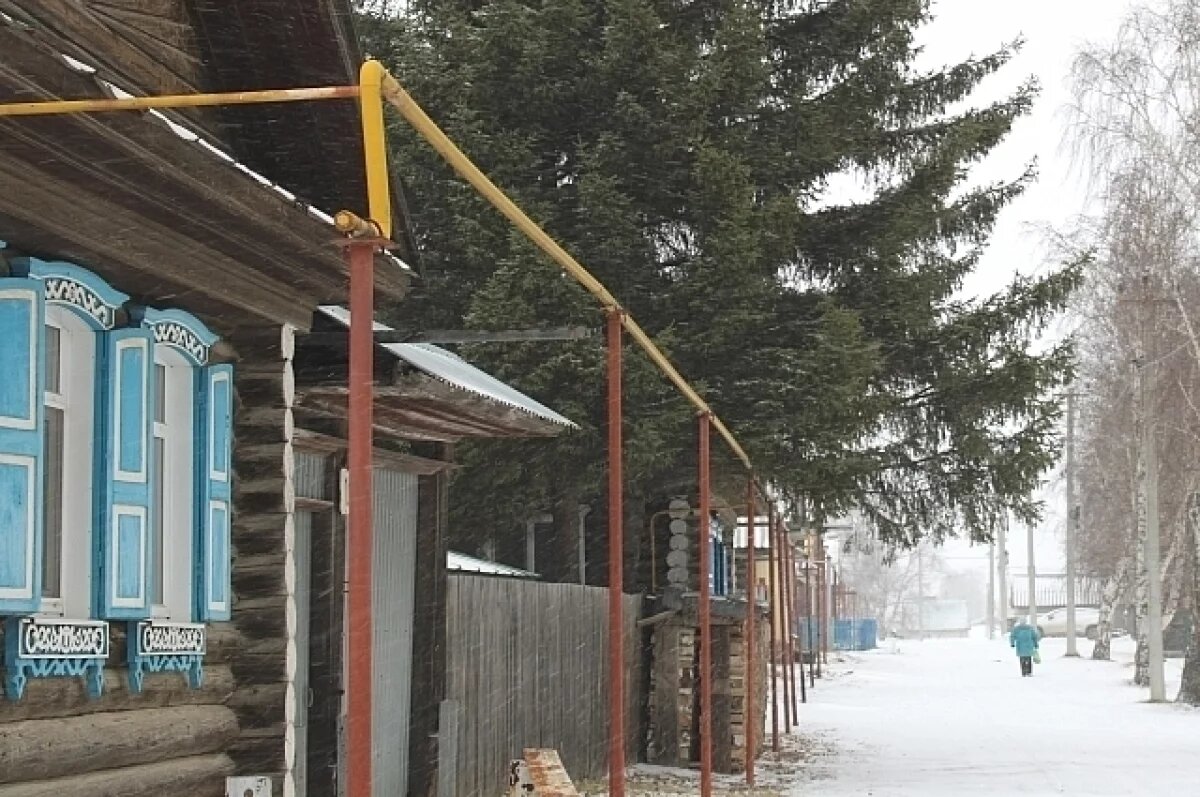    Жители села Воскресенское Кинешемского района девятый год не могут добиться от властей смены печного отопления на более экономичное голубое топливо.