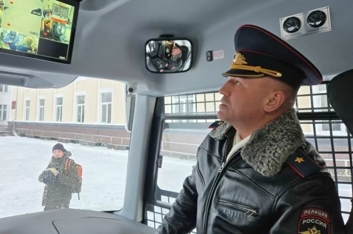    Для охраны главной ёлки Сыктывкара организовали пункт полиции в автобусе