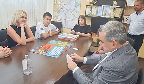    С.В. Рожков участвует в игре «Terra Democratia», разработанной Избиркомом Ростовской области. / ФОТО Елены Шевченко Администратор