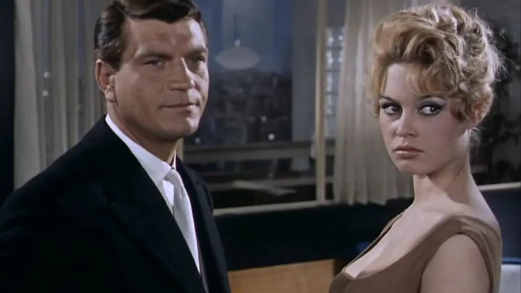    кадр из фильма "Парижанка"