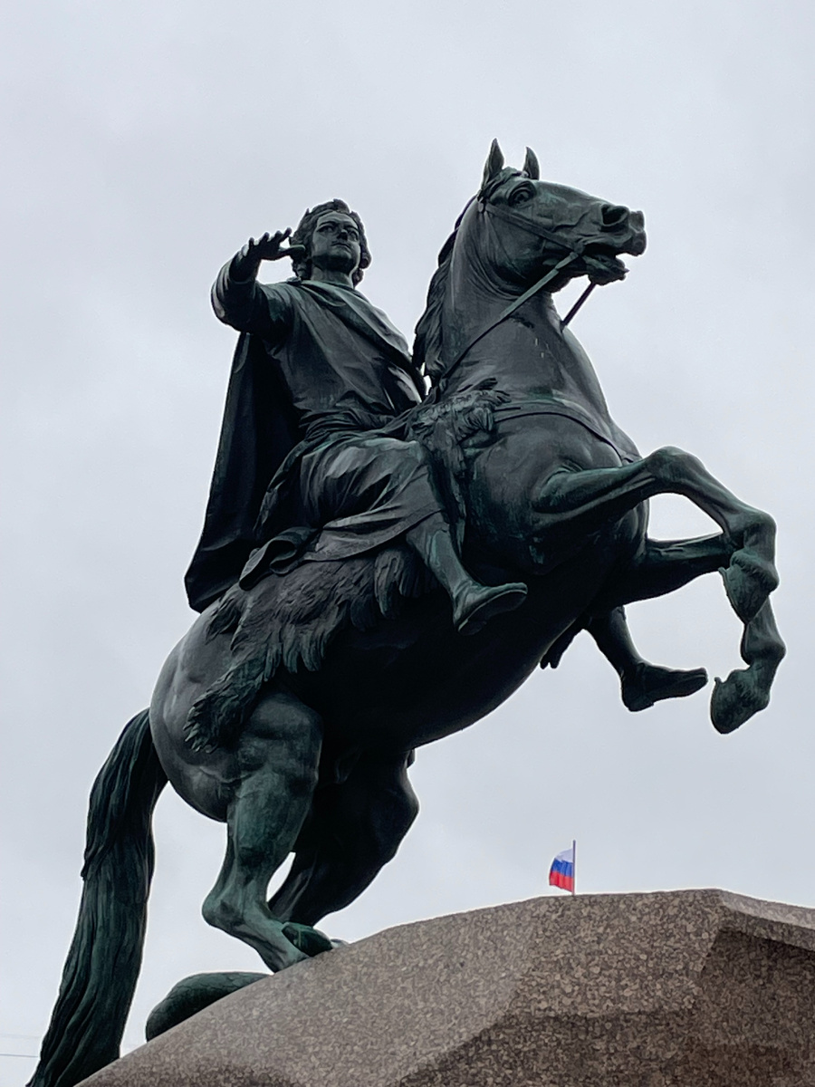 Памятник Петру I работы Э.М. Фальконе, М.А. Колло ("Медный всадник")