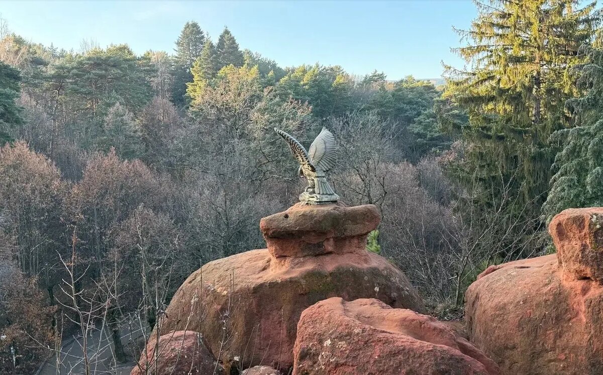  Скульптура "Орел" на Красных камнях в Кисловодском национальном парке   © "Интерфакс". Юлия Батырь