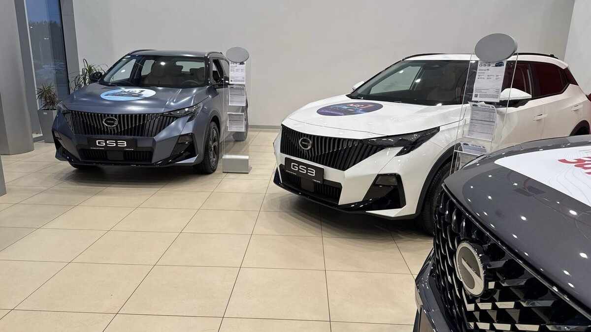    Автосалон. Фото Иван Бахарев / «Автоновости дня»