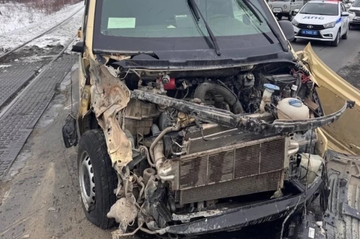    «Нива» столкнулась с локомотивом под Волгоградом