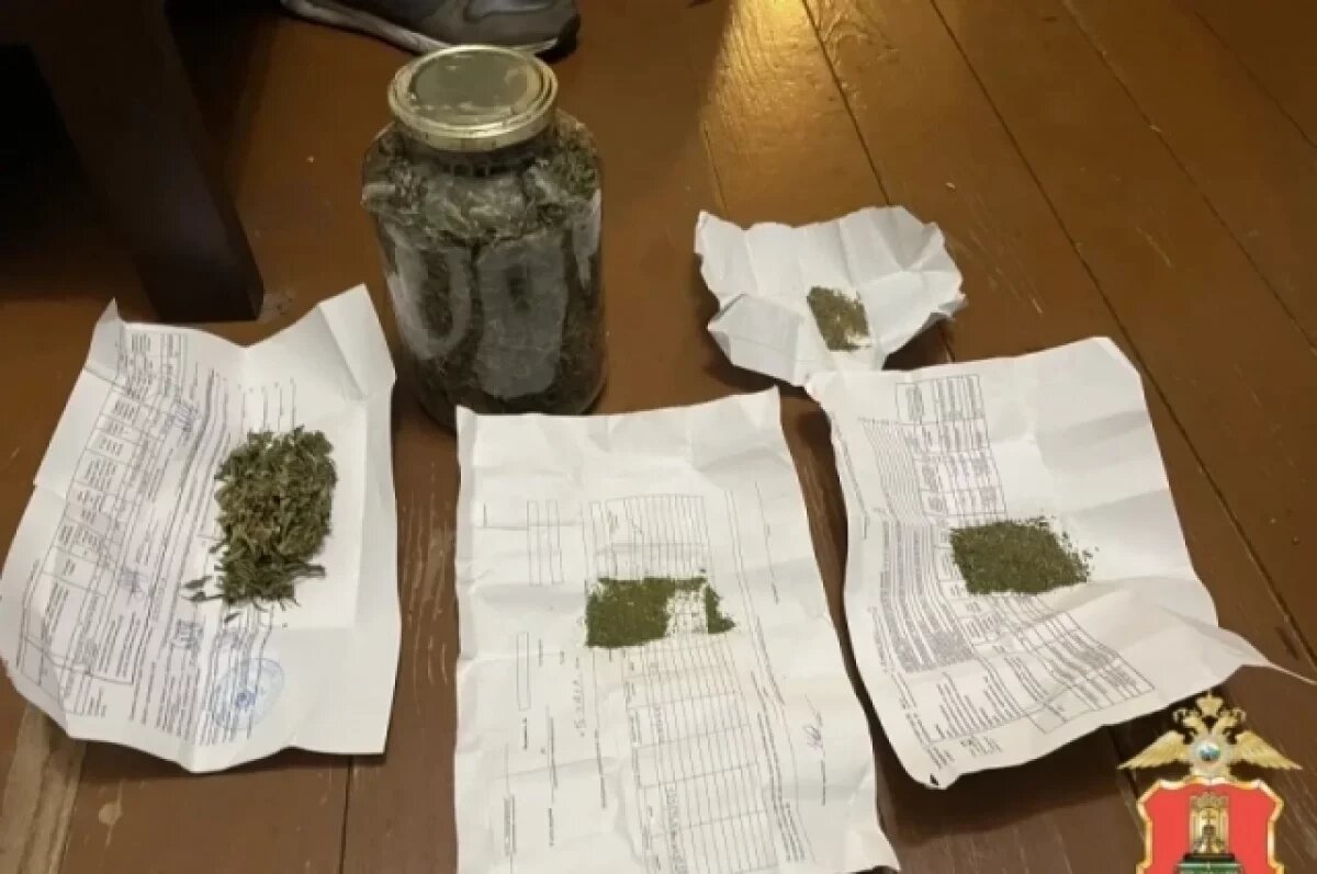    Житель Старицкого округа хранил растительный наркотик в банках и коробках