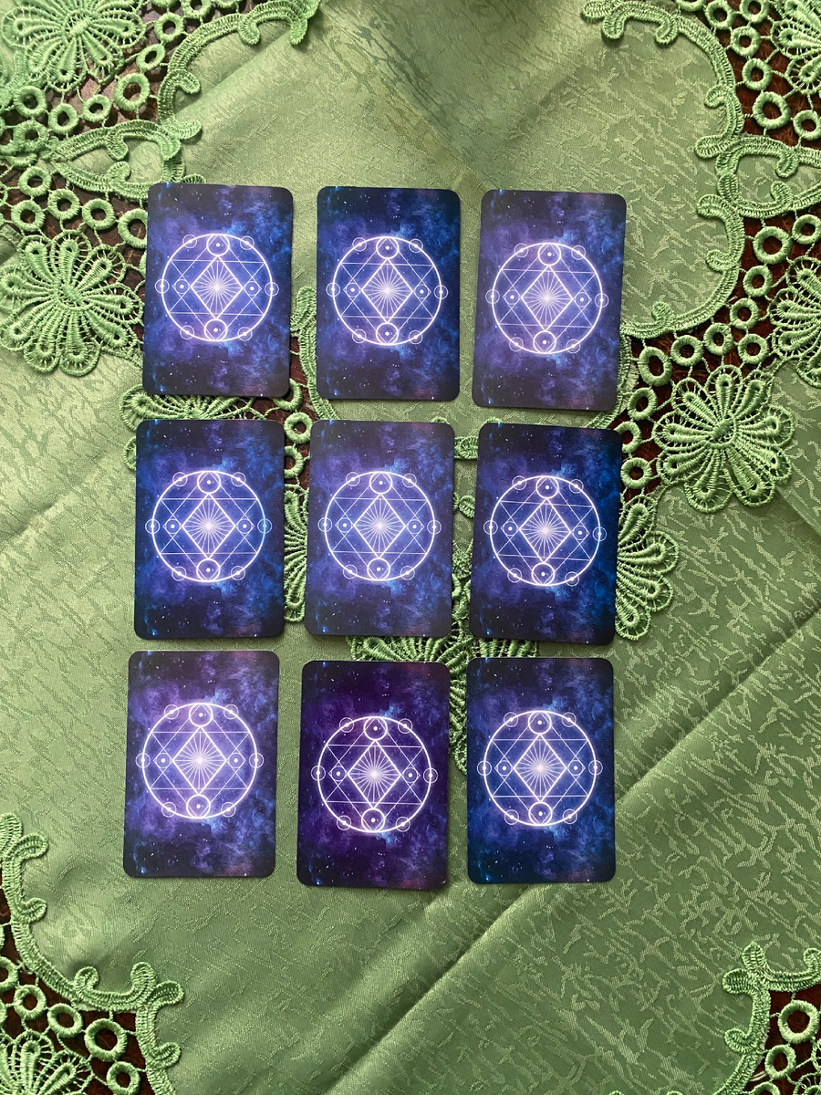 Фото 1  канала Таро Портал. Выберите один из трех вариантов. 