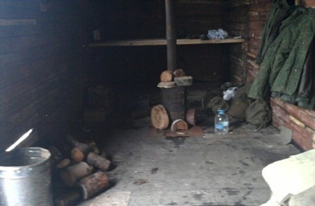 Фото с интернета, конечно не с тех лет,  примерно так выглядила теплушка. 